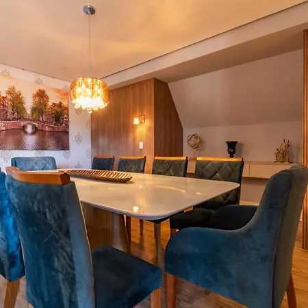 A Apenas 300 Mts Da Rua Coberta, No Exclusivo Via Florida Apartment Gramado Exterior photo