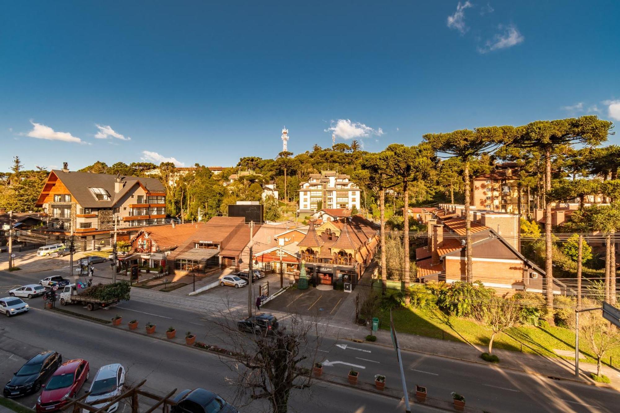 A Apenas 300 Mts Da Rua Coberta, No Exclusivo Via Florida Gramado