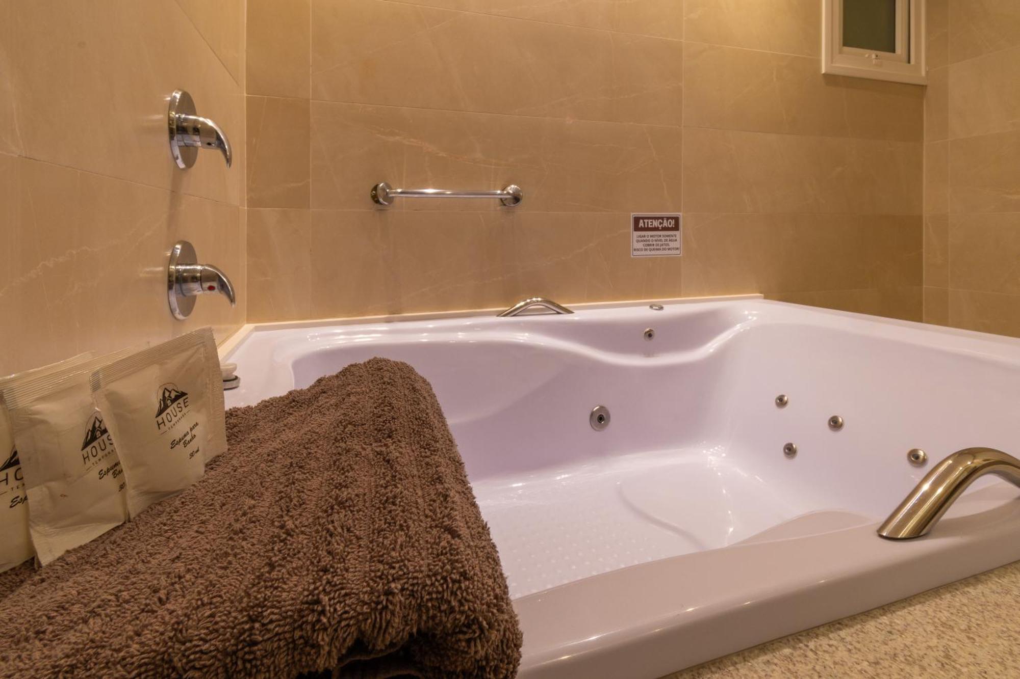 Apartment A Apenas 300 Mts Da Rua Coberta, No Exclusivo Via Florida Gramado